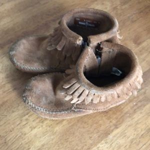 Size toddler 9 moccasins